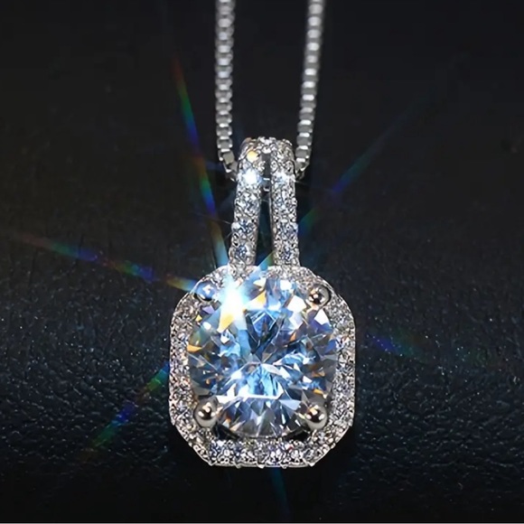 Crystal White Topaz Necklace - Picture 5 of 5